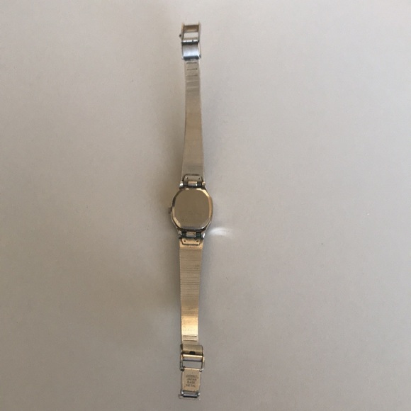Final price drop! Seiko quartz brushed silver stainless steel watch - Picture 8 of 9